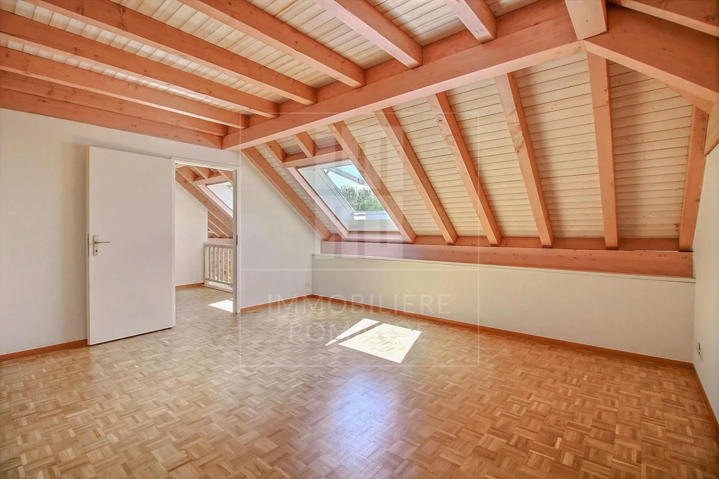 Appartamento duplex luminoso con 4,5 stanze nel centro del villaggio - Foto 8 di 13