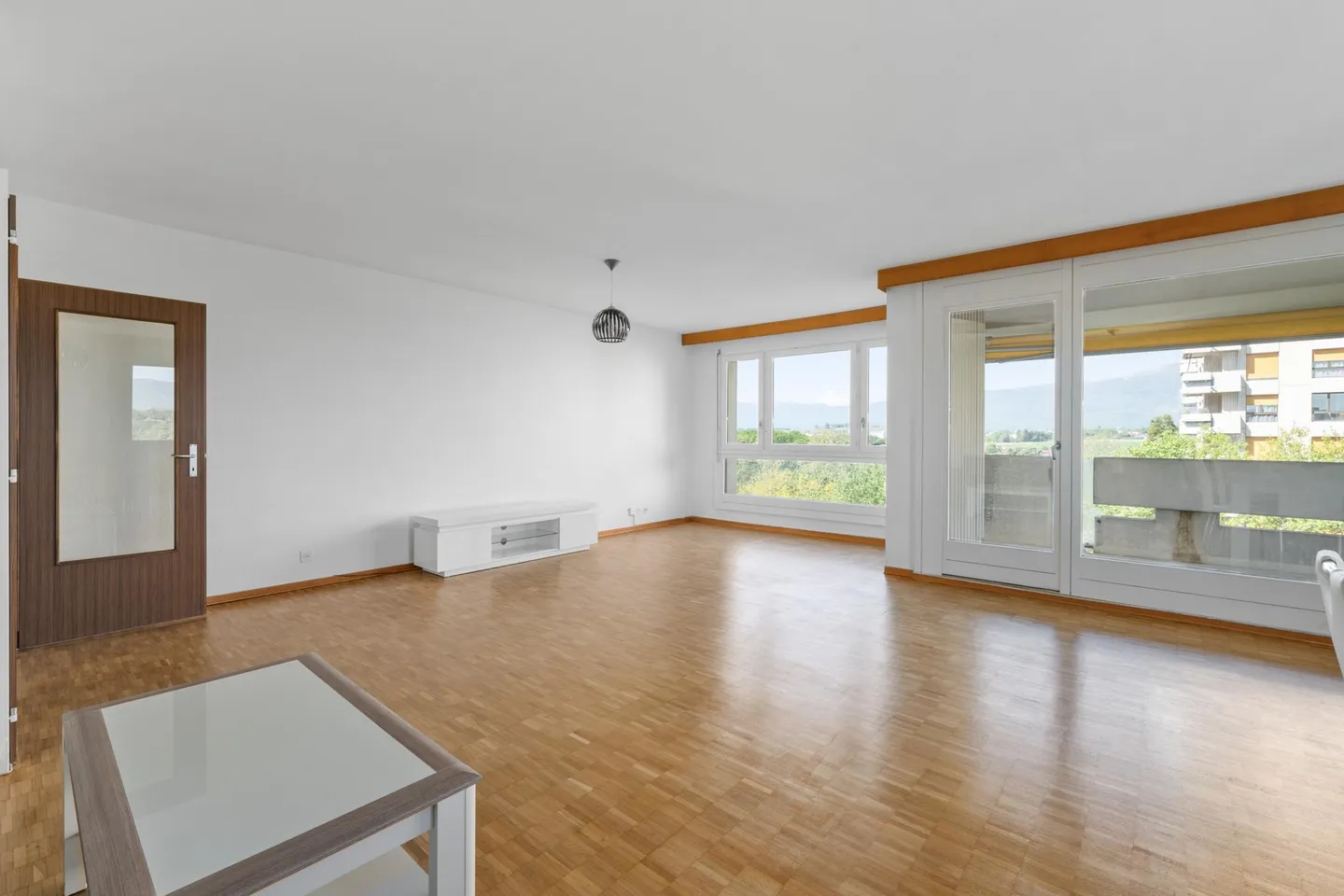 Spacious 6-room apartment featuring panoramic views of the Jura - Photo 6 of 16