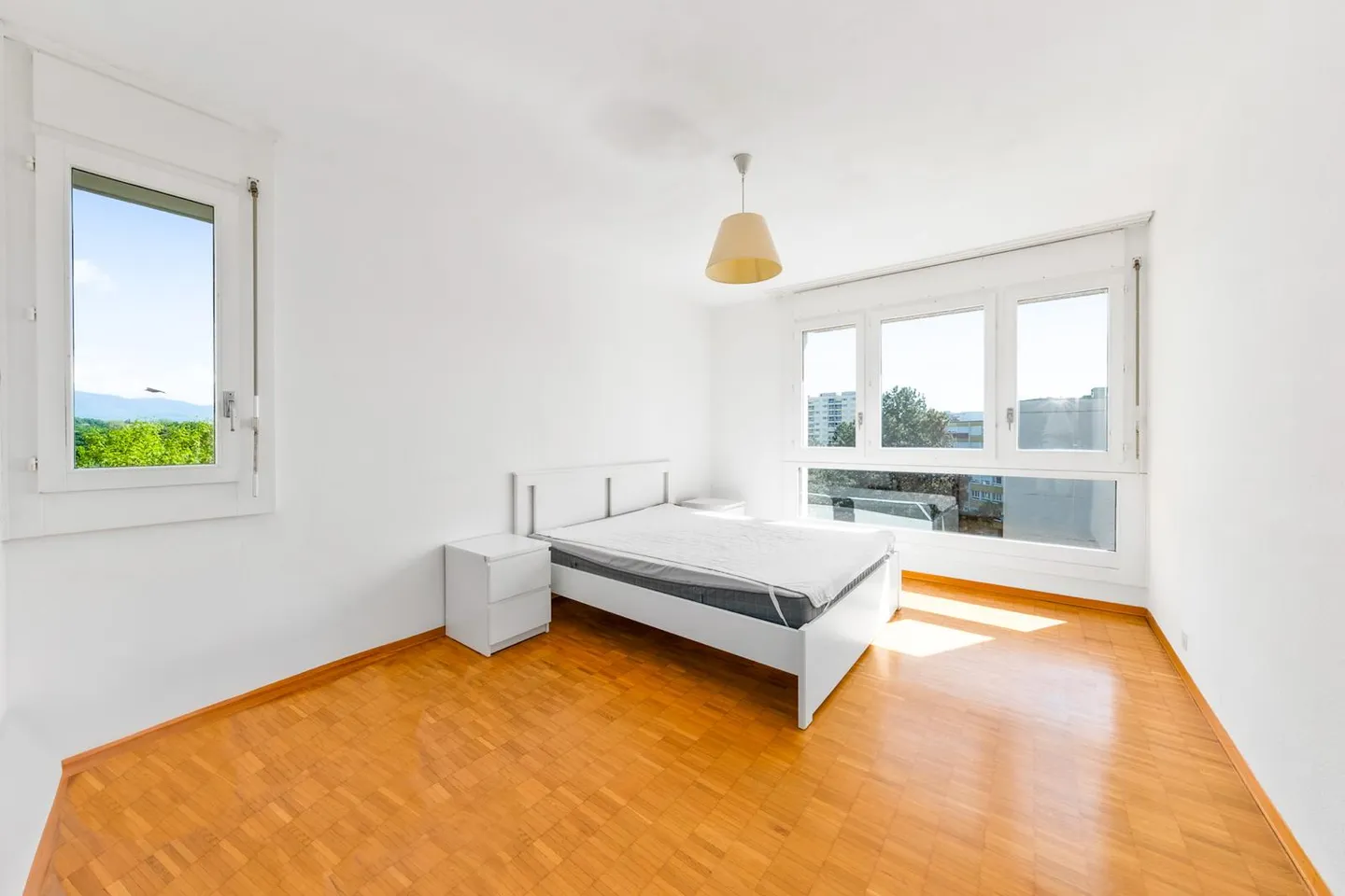Spacious 6-room apartment featuring panoramic views of the Jura - Photo 7 of 16