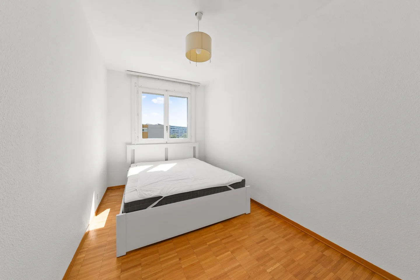 Spacious 6-room apartment featuring panoramic views of the Jura - Photo 8 of 16