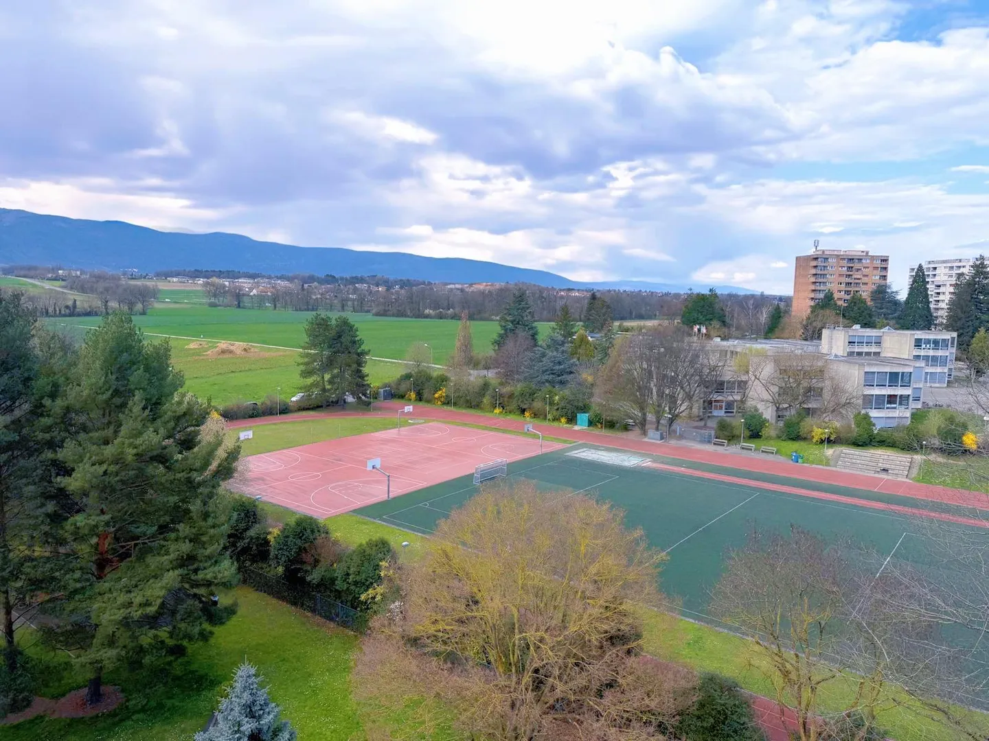 Spacious 6-room apartment featuring panoramic views of the Jura - Photo 16 of 16