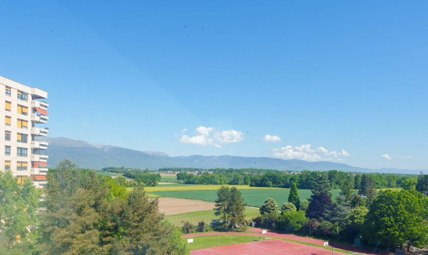 Spacious 6-room apartment featuring panoramic views of the Jura - Photo 15 of 16