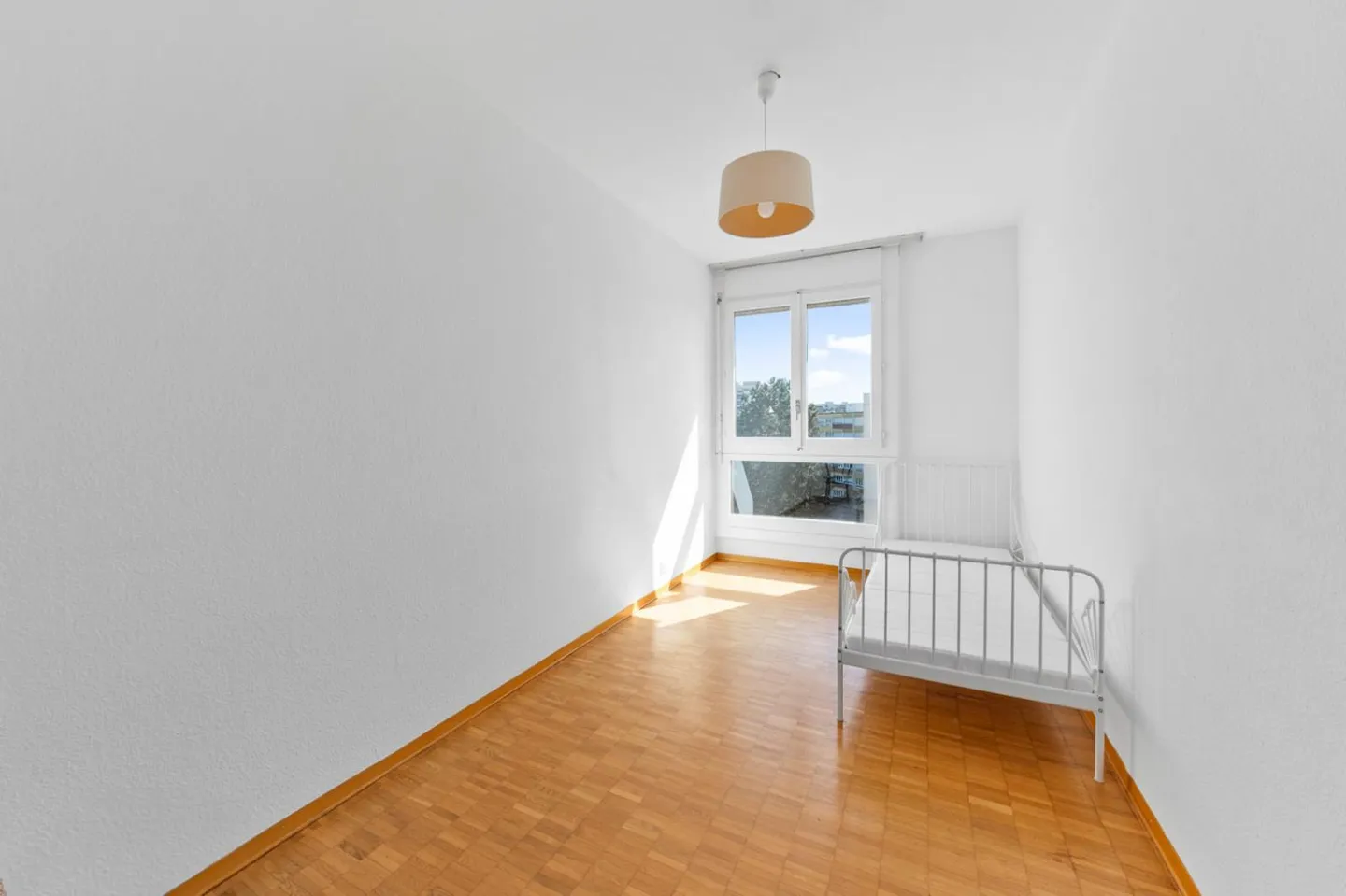 Spacious 6-room apartment featuring panoramic views of the Jura - Photo 9 of 16