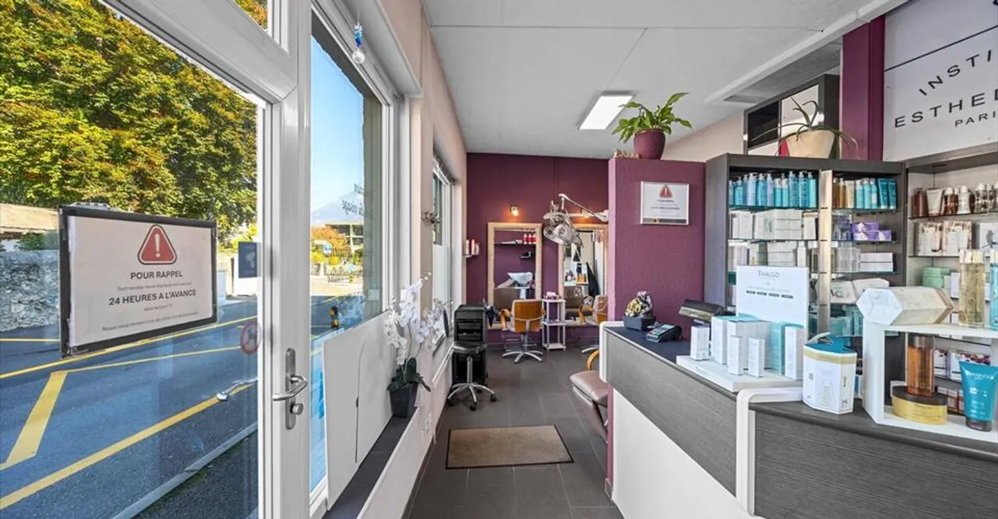 Commercial Space in Collombey - Photo 2 of 11