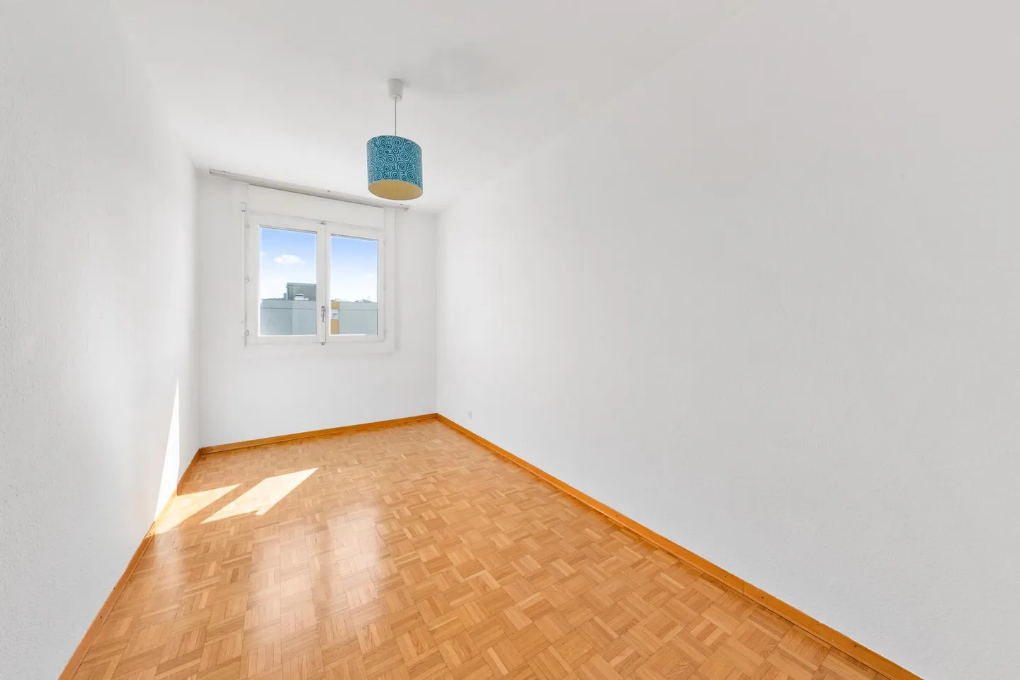 Spacious 6-room apartment featuring panoramic views of the Jura - Photo 10 of 16