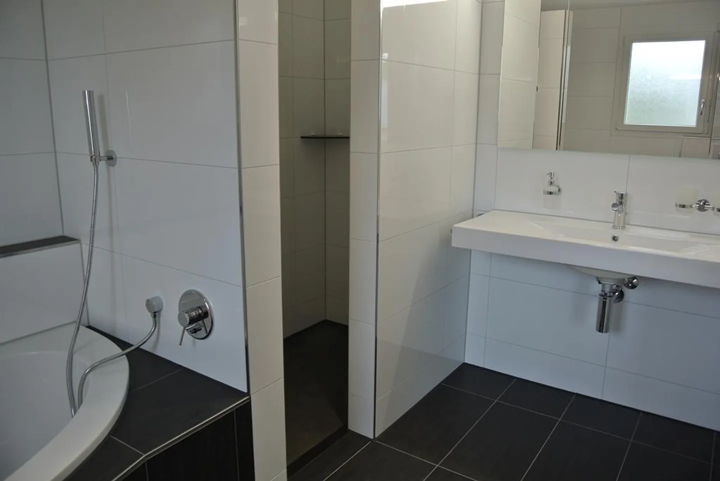 2 attraktive 4.5-ZI-Eigentumswohnungen mit Wintergarten und Balkon - Foto 5 von 12