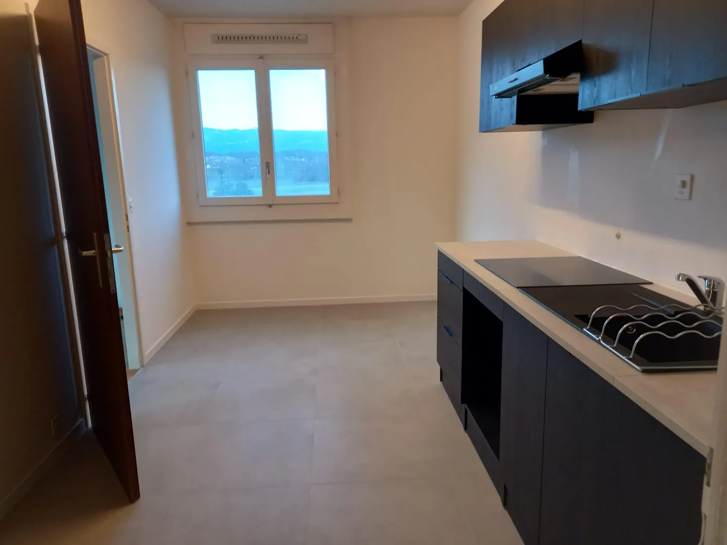 Spacious 6-room apartment featuring panoramic views of the Jura - Photo 11 of 16