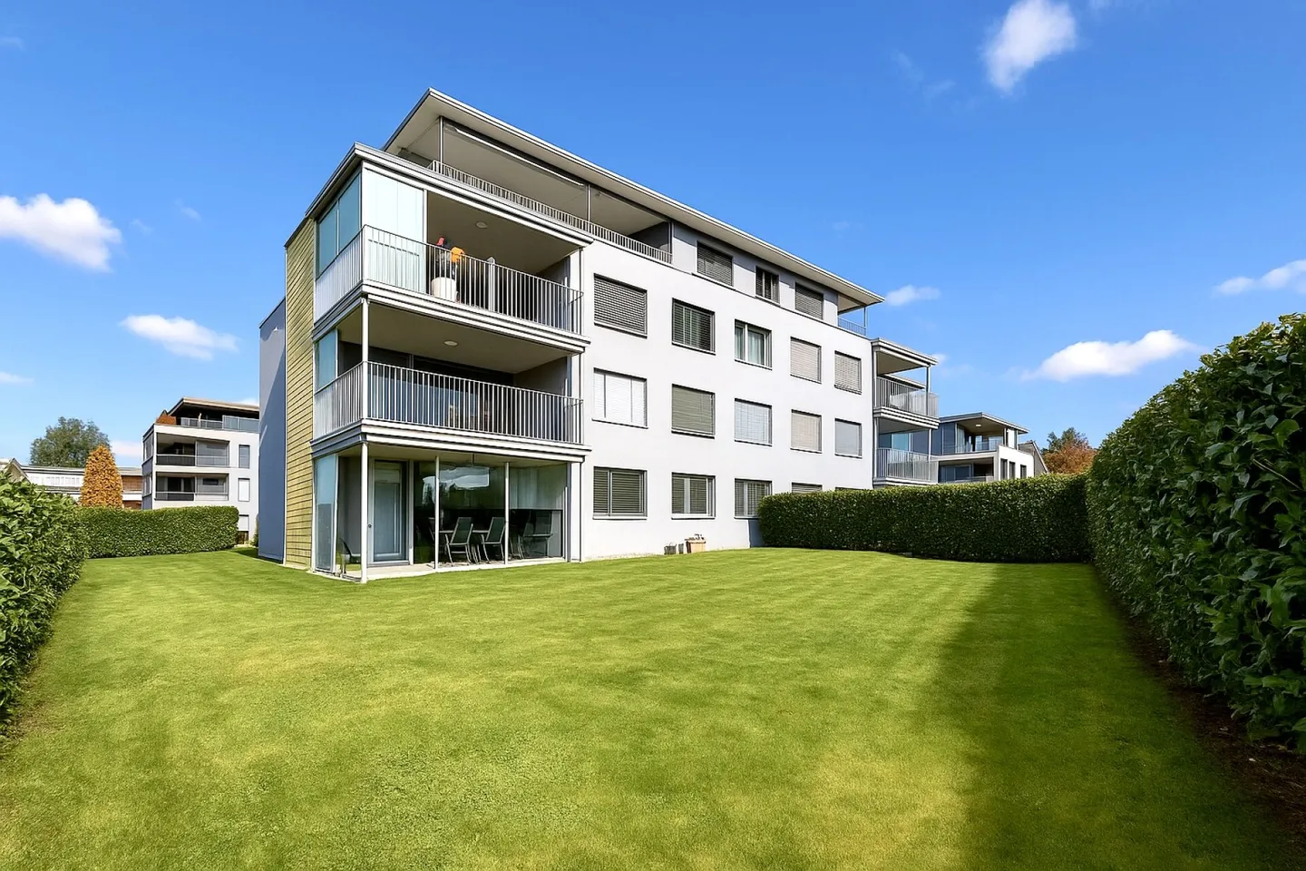 Appartement moderne et ensoleillé de 4,5 pièces avec grand jardin dans un emplacement calme - Photo 1 sur 16