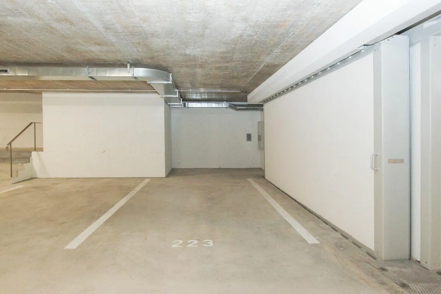 Parkplätze in Moderner Garage - Foto 3 von 4