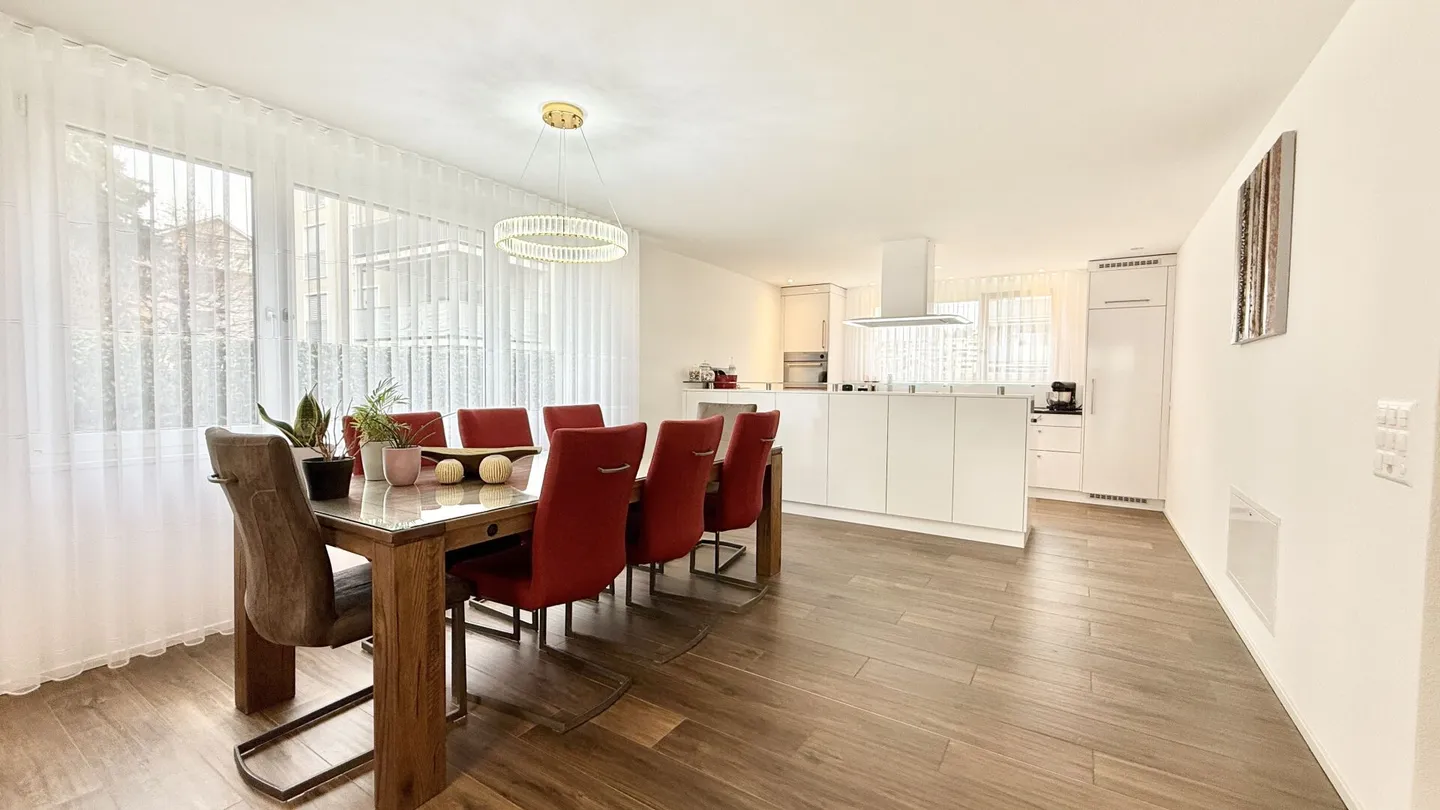 Appartement moderne et ensoleillé de 4,5 pièces avec grand jardin dans un emplacement calme - Photo 4 sur 16