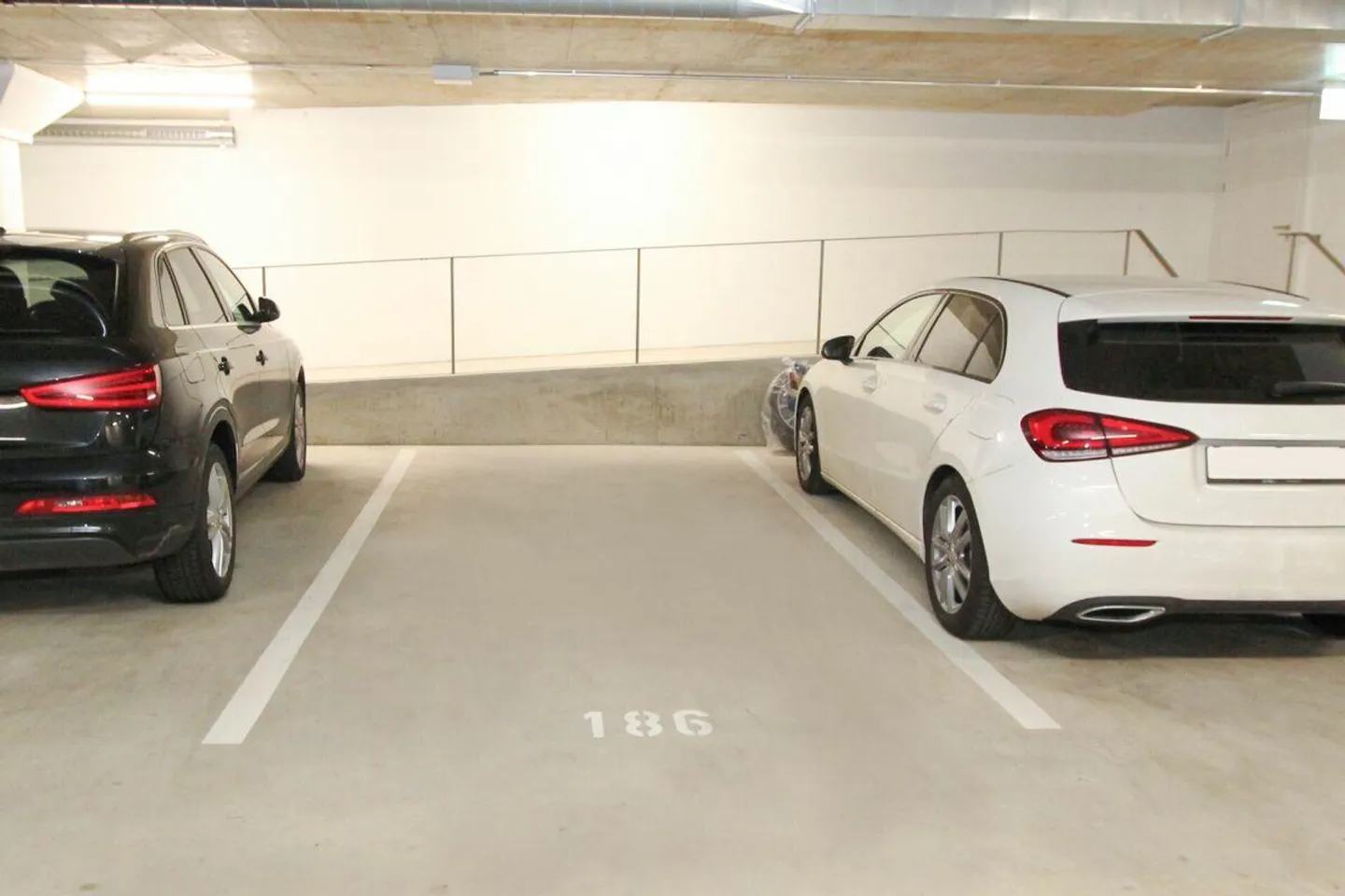 Parkplätze in Moderner Garage - Foto 4 von 4