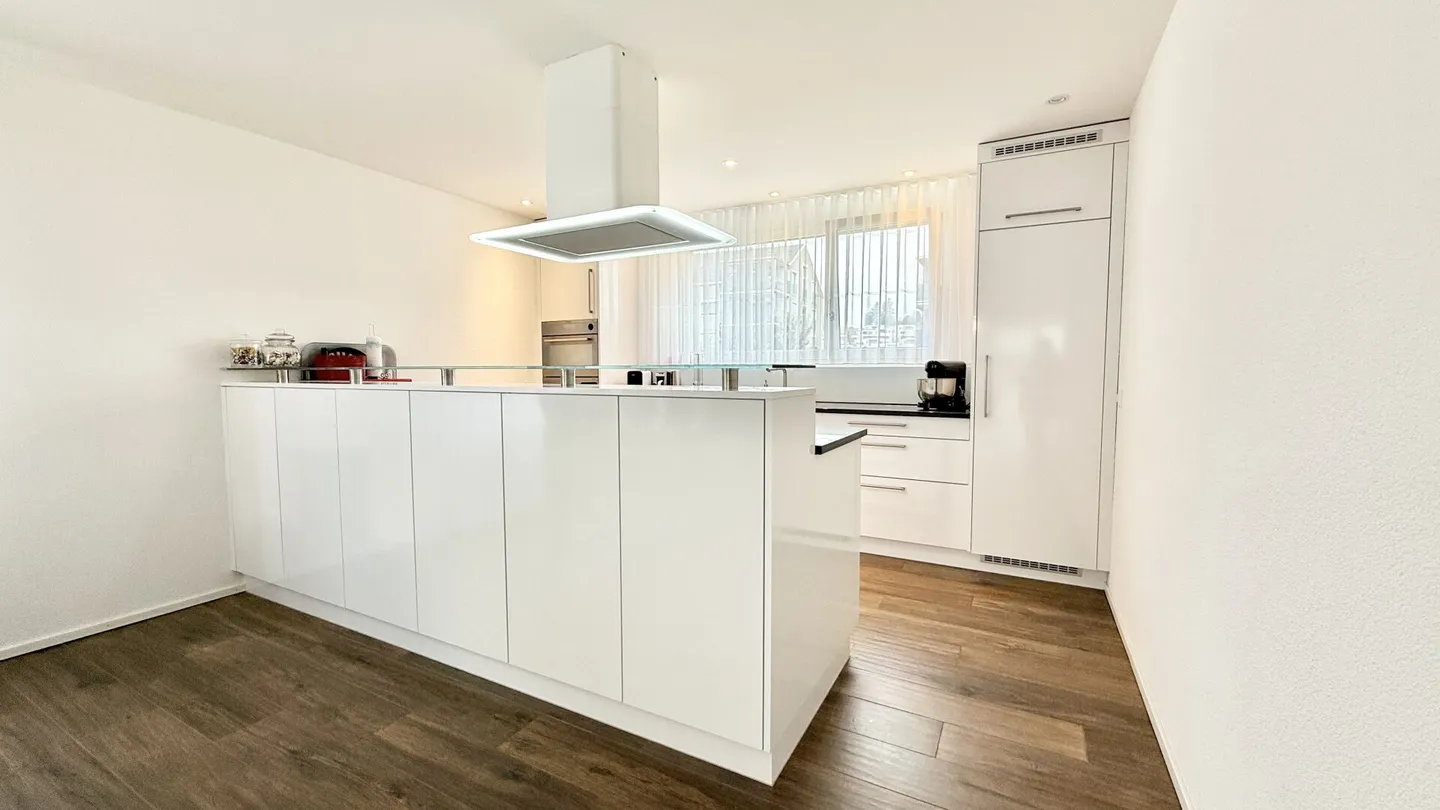 Appartement moderne et ensoleillé de 4,5 pièces avec grand jardin dans un emplacement calme - Photo 5 sur 16