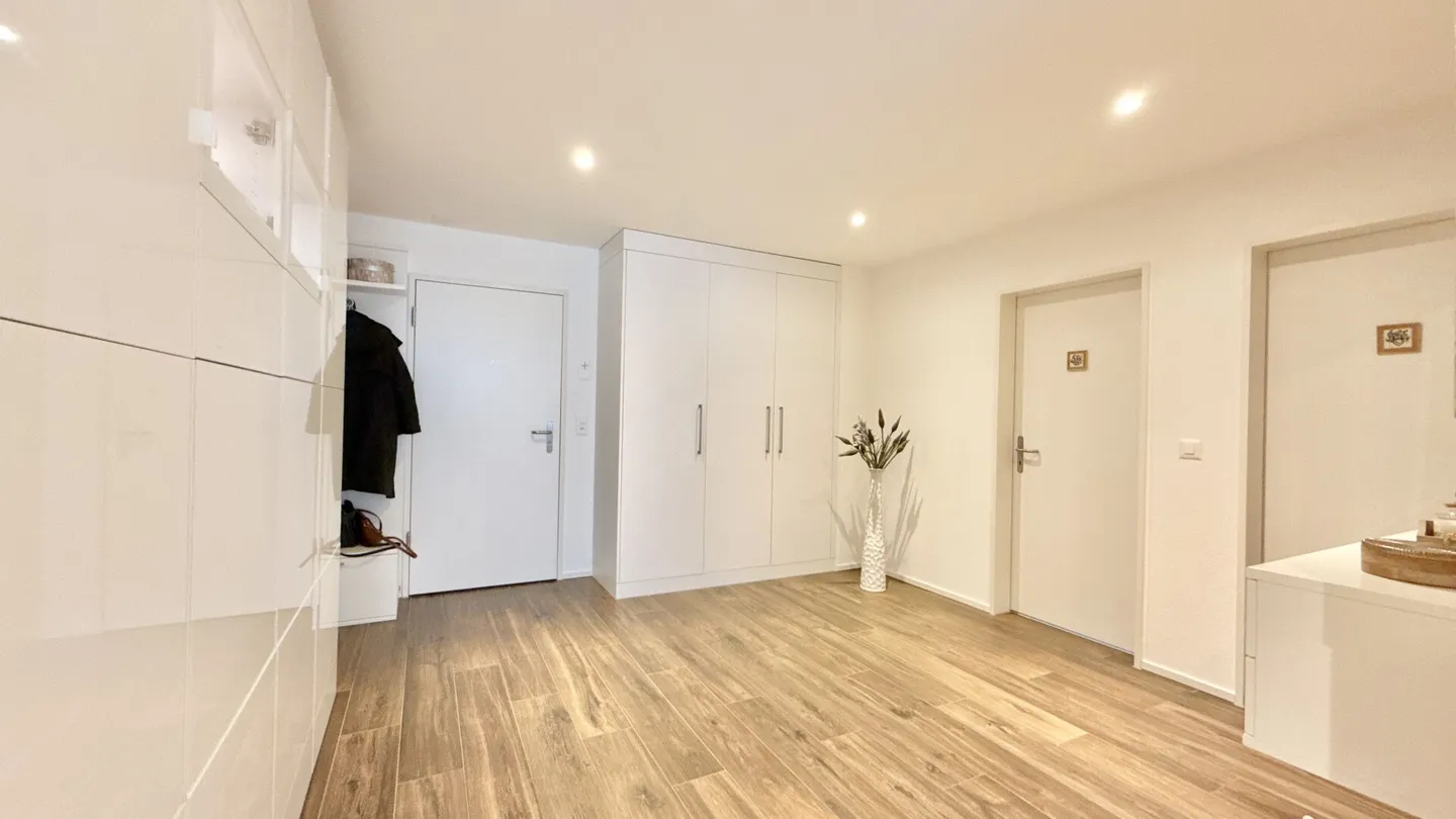 Appartement moderne et ensoleillé de 4,5 pièces avec grand jardin dans un emplacement calme - Photo 13 sur 16