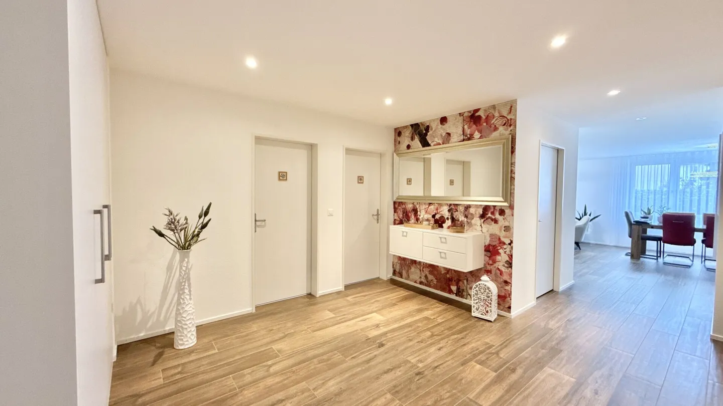 Appartement moderne et ensoleillé de 4,5 pièces avec grand jardin dans un emplacement calme - Photo 14 sur 16