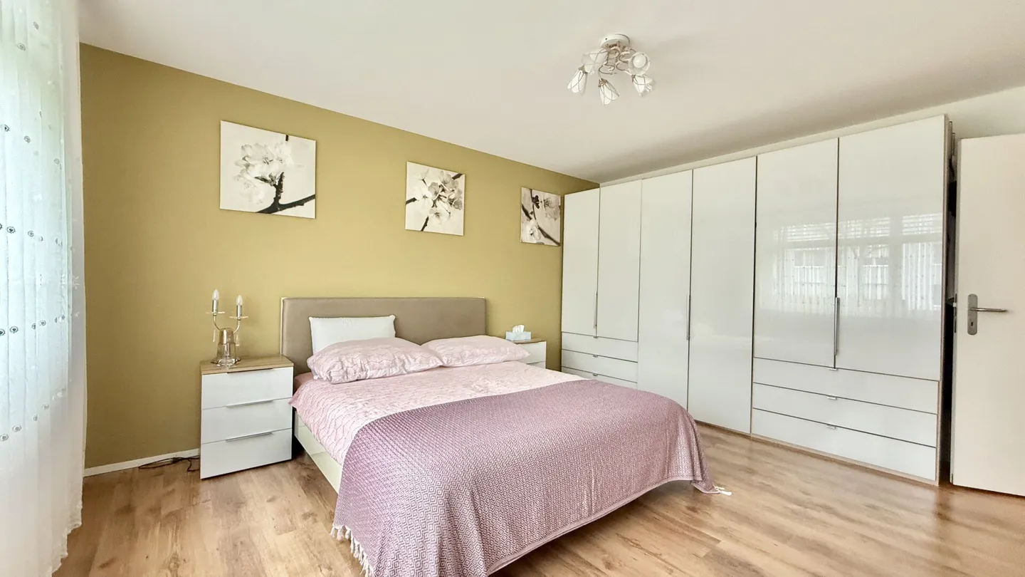 Appartement moderne et ensoleillé de 4,5 pièces avec grand jardin dans un emplacement calme - Photo 7 sur 16