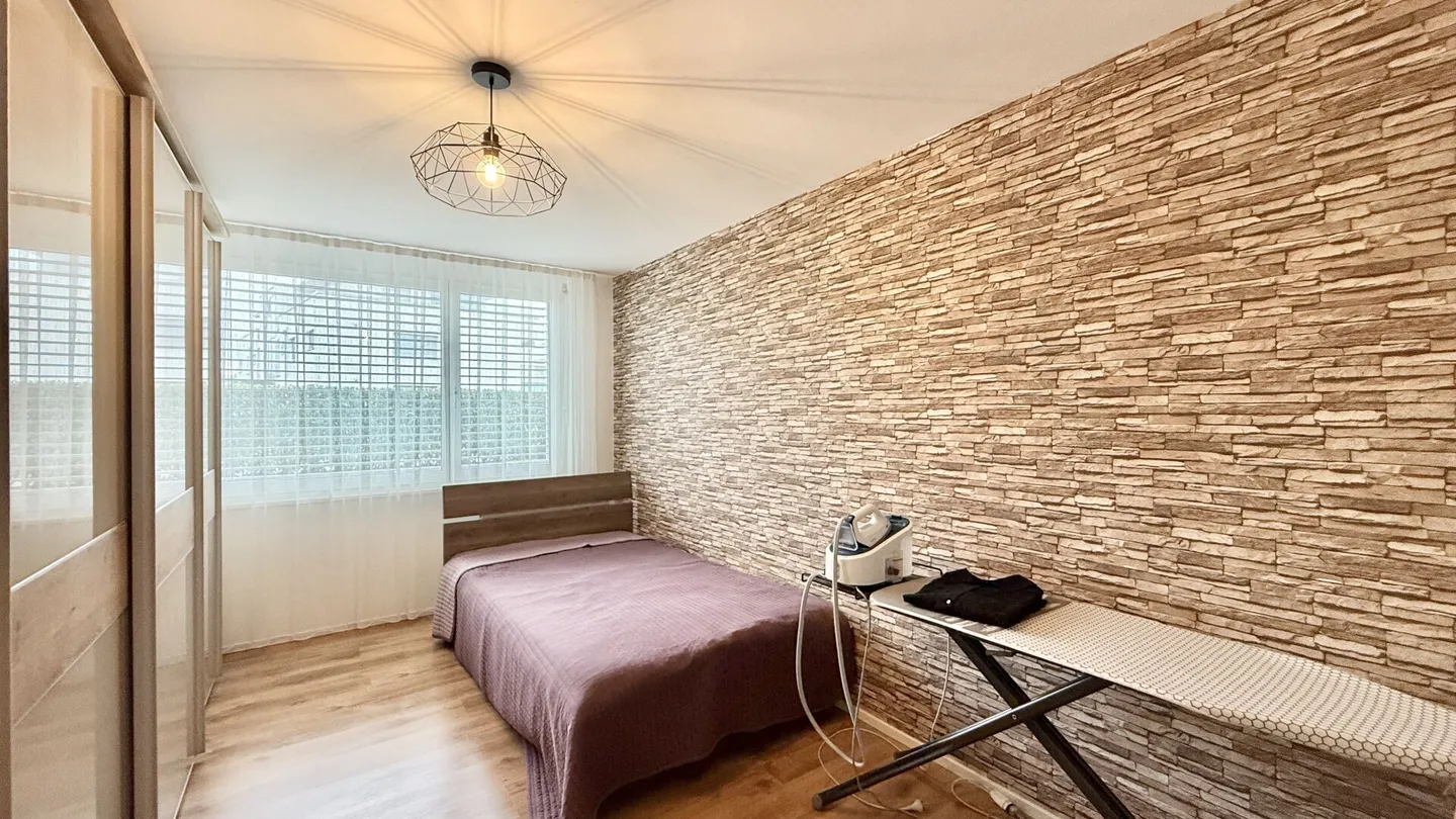 Appartement moderne et ensoleillé de 4,5 pièces avec grand jardin dans un emplacement calme - Photo 8 sur 16