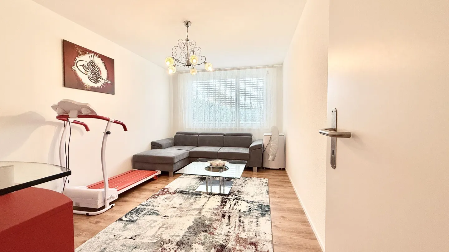 Appartement moderne et ensoleillé de 4,5 pièces avec grand jardin dans un emplacement calme - Photo 9 sur 16