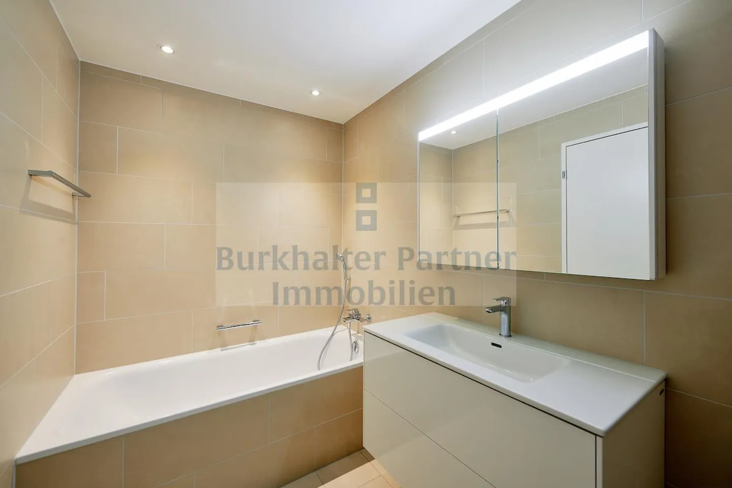 Cerchi un grande appartamento attico? - Foto 5 di 7