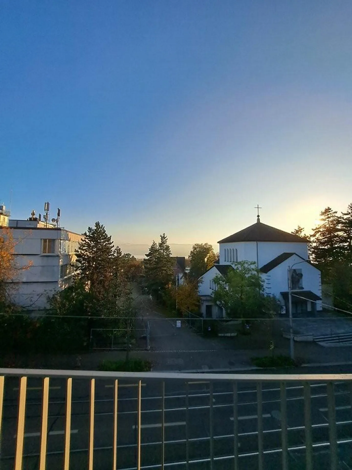 Exclusive living with mountain and lake views! - Photo 2 of 11