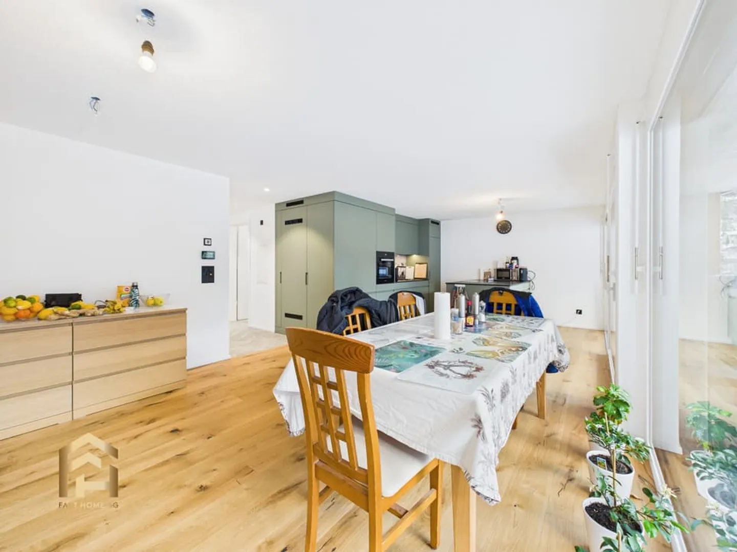 Luminoso appartamento nuovo di 4,5 locali con balcone e ascensore a St. Niklaus - Foto 3 di 13