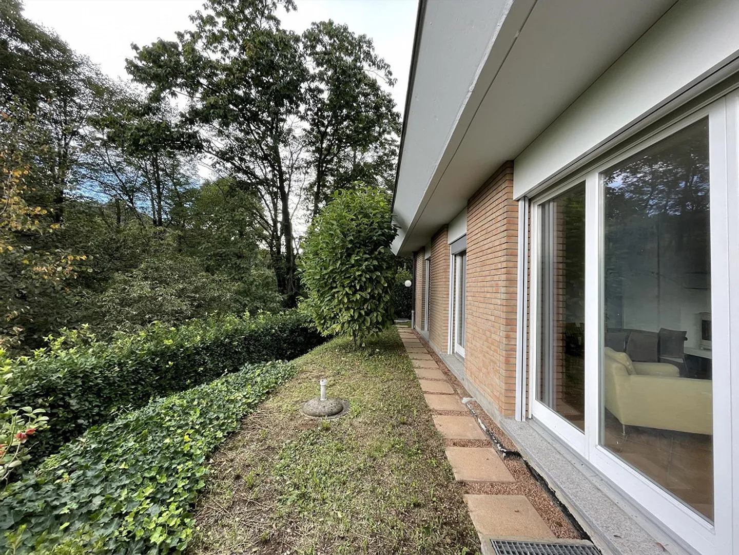 Charmantes Einfamilienhaus mit Garten - Foto 1 von 13