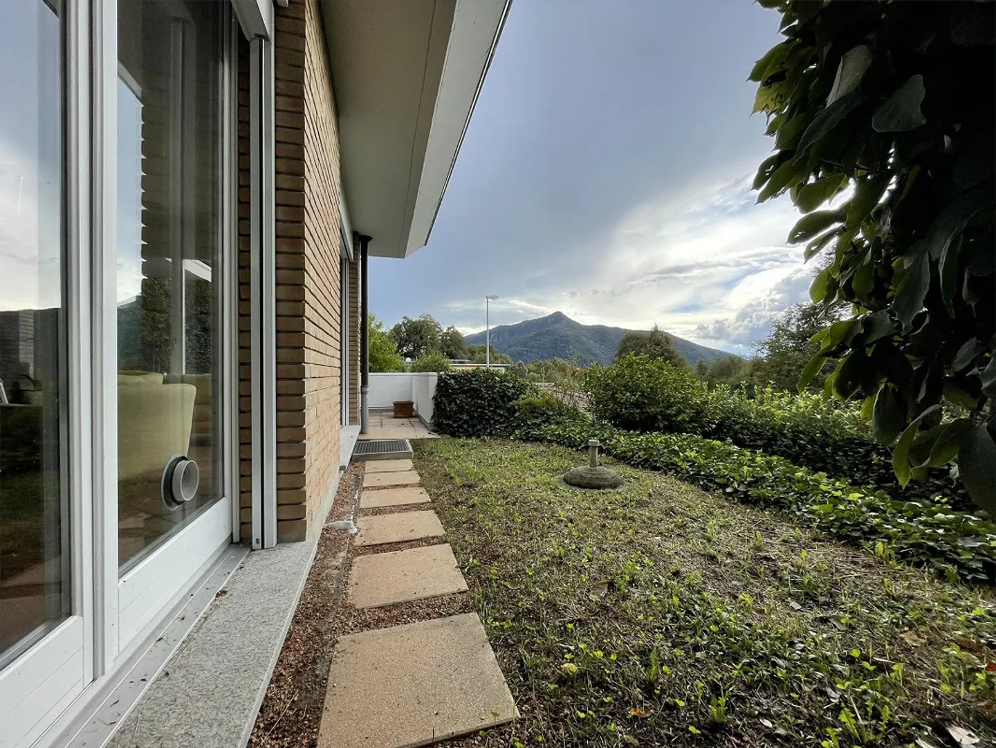 Charmantes Einfamilienhaus mit Garten - Foto 8 von 13