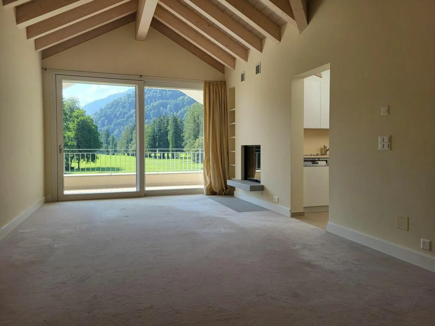 High-quality penthouse apartment with a view of the golf course - Photo 2 of 16