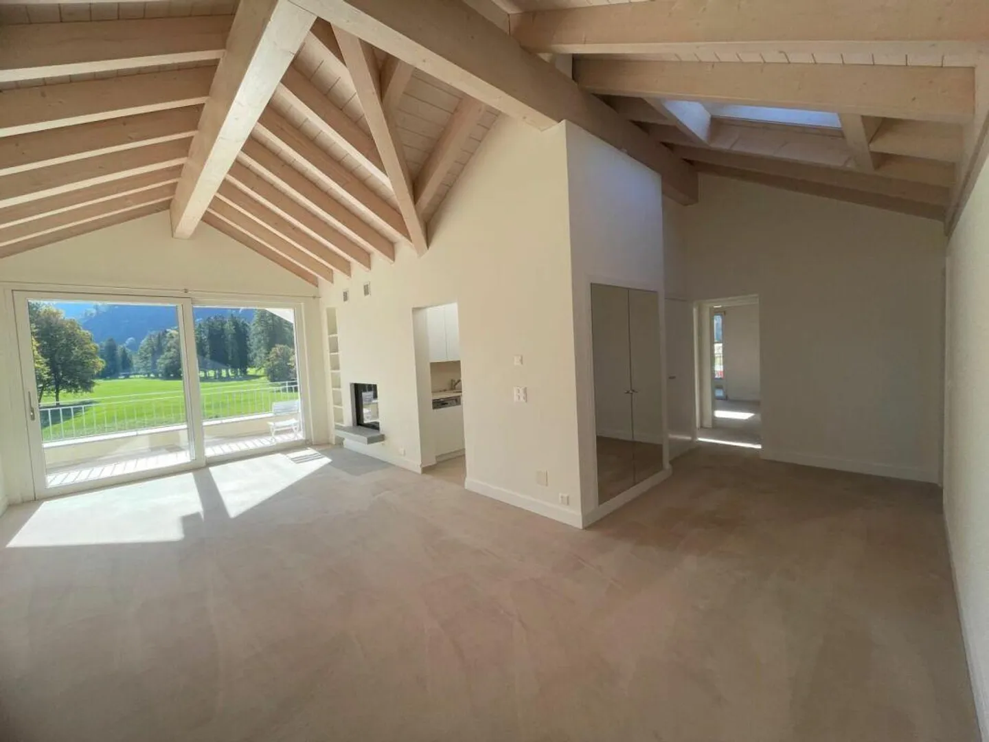 High-quality penthouse apartment with a view of the golf course - Photo 4 of 16