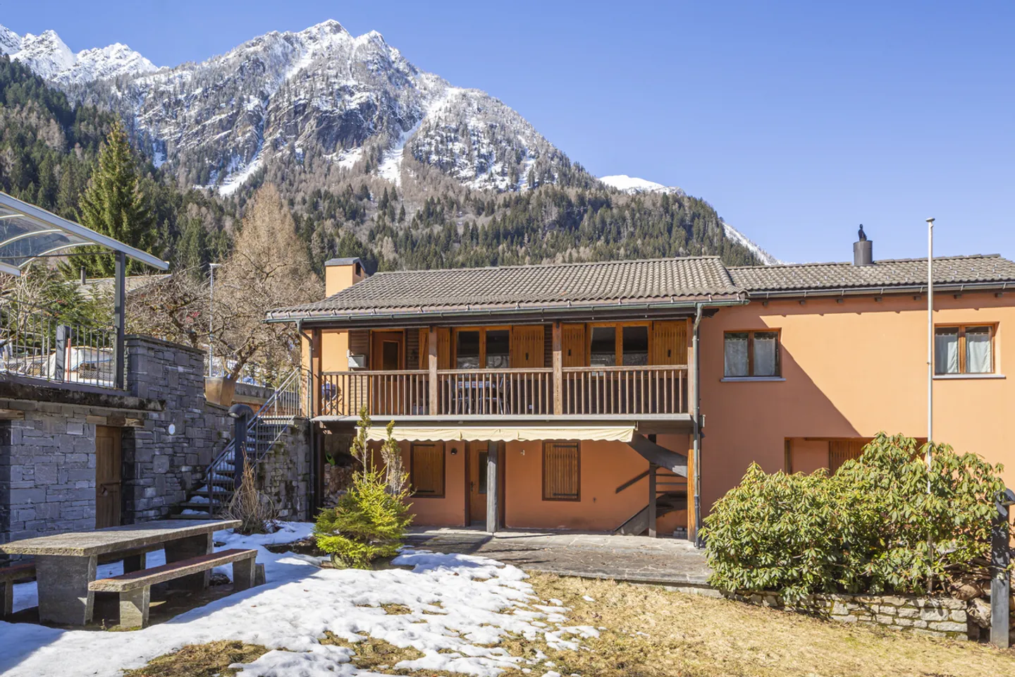 PROPRIETÀ ESCLUSIVA NELLA SPLENDIDA LEVENTINA | EXKLUSIVE IMMOBILIE... - Foto 1 di 6