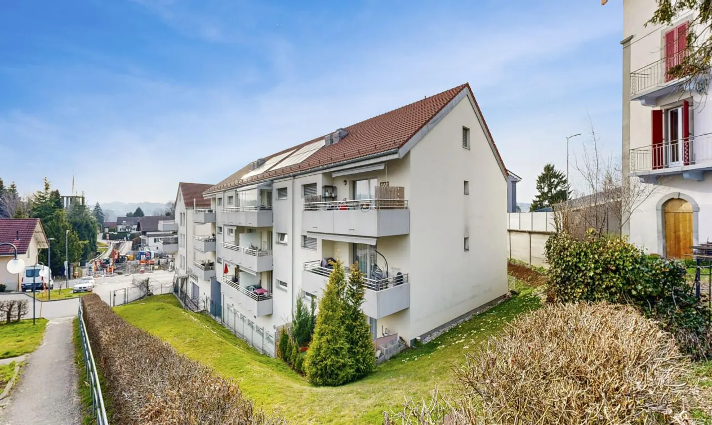Helle 3,5-Zimmer-Wohnung mit Balkon in Oron-la-Ville - Foto 1 von 11