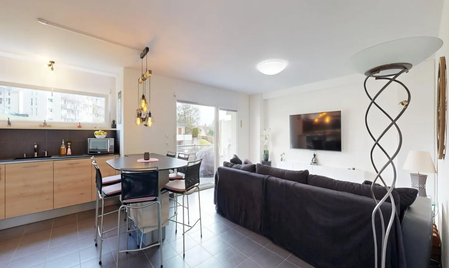 Helle 3,5-Zimmer-Wohnung mit Balkon in Oron-la-Ville - Foto 3 von 11