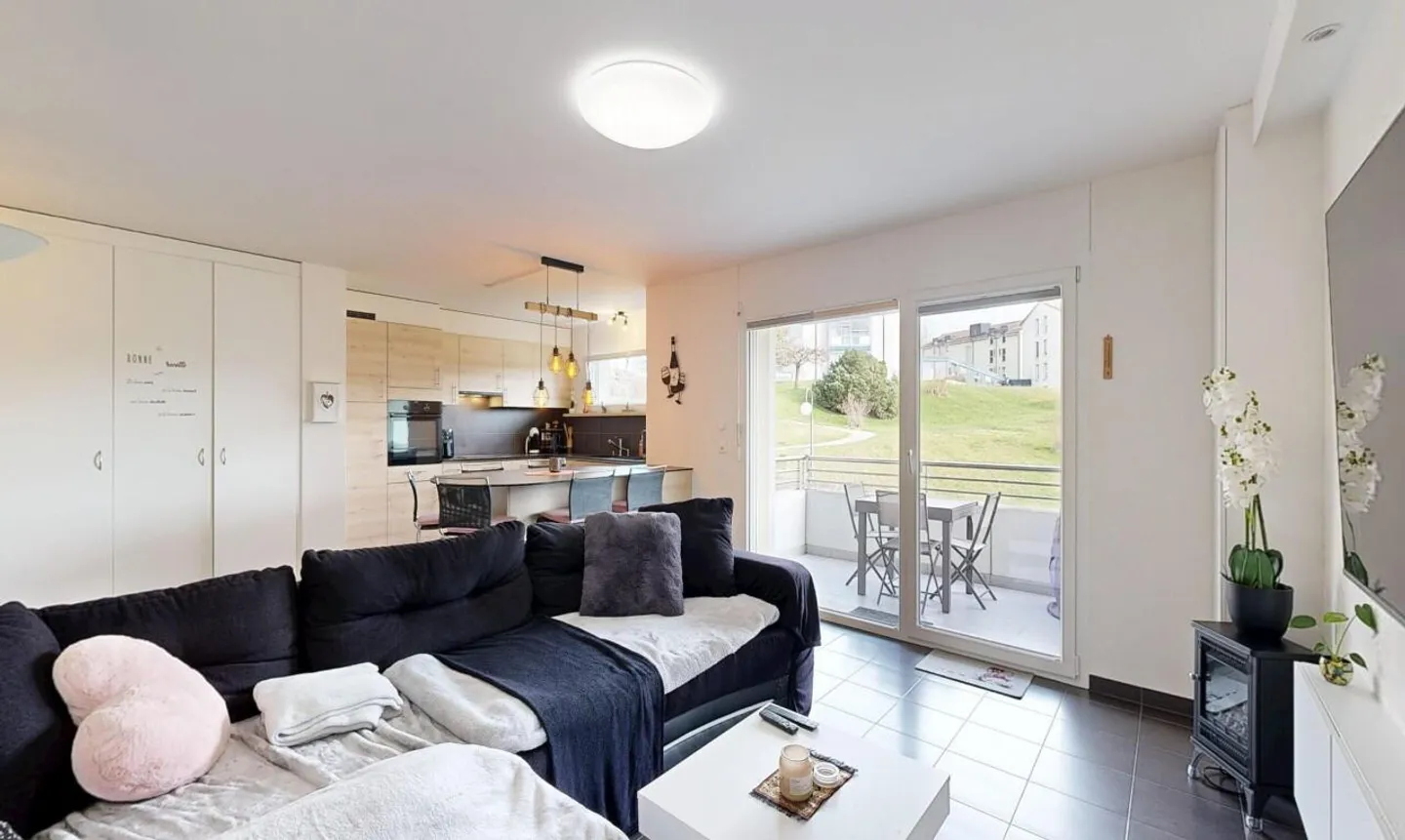 Helle 3,5-Zimmer-Wohnung mit Balkon in Oron-la-Ville - Foto 2 von 11