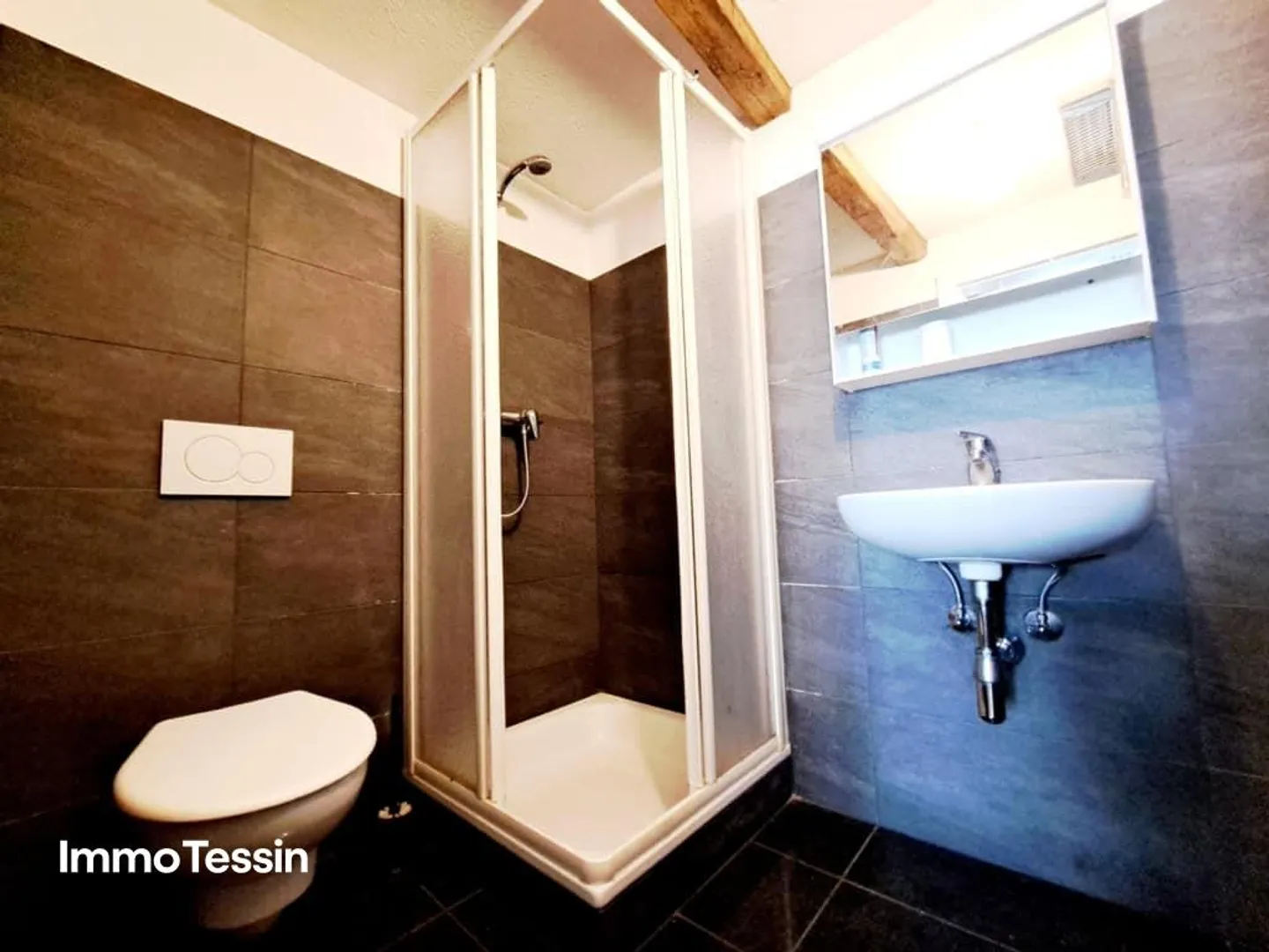 5.1% RETURN: Small multi-family house with 3 apartments nearby ... - Photo 12 of 13