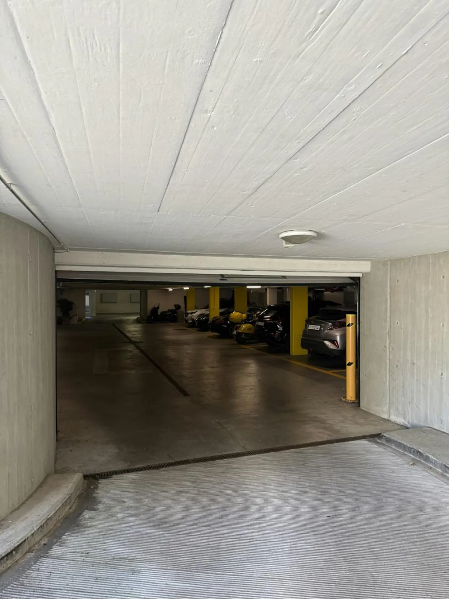 Tiefgaragenparkplatz in Schlieren - Foto 3 von 8