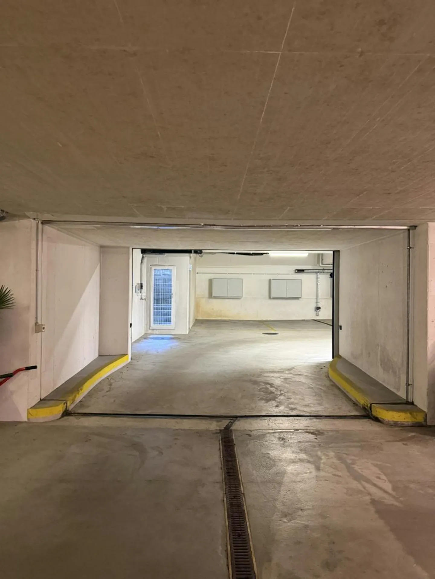 Tiefgaragenparkplatz in Schlieren - Foto 4 von 8