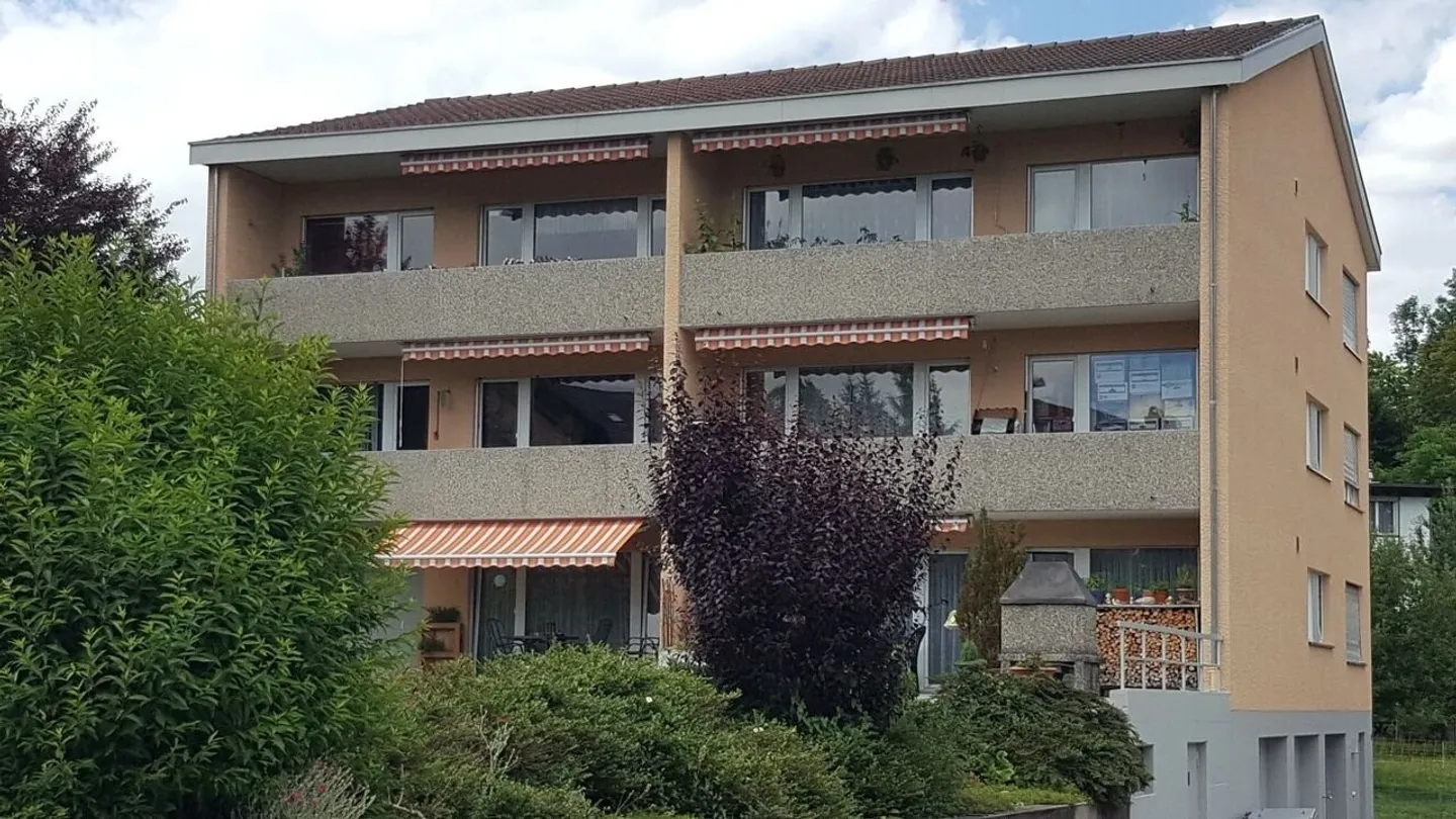 Appartamento di 4 stanze a Uttigen - Foto 1 di 10