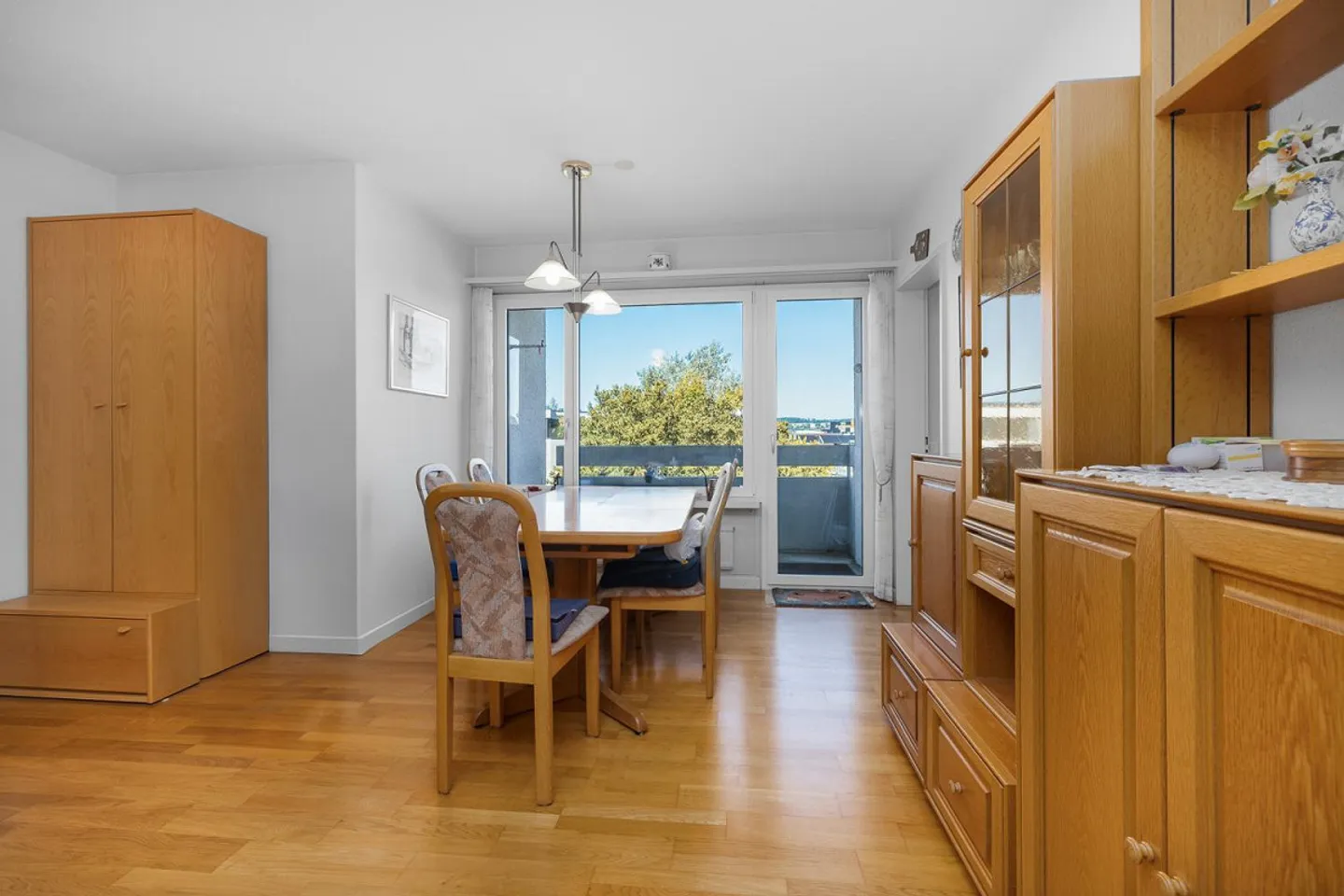 Sunny Apartment - Photo 3 of 9