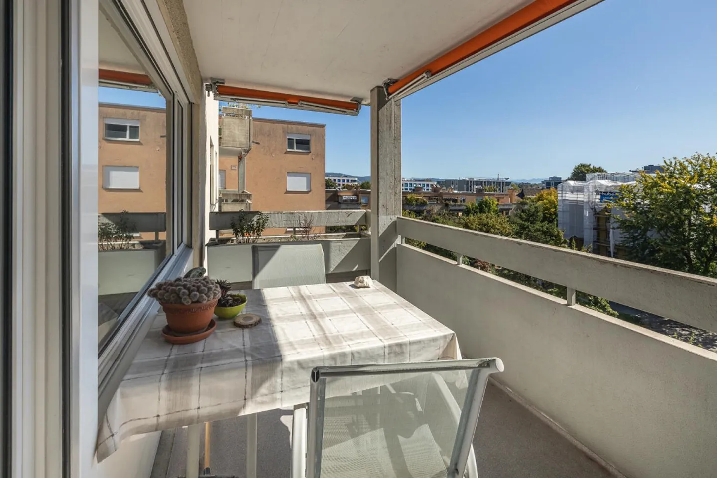 Sunny Apartment - Photo 7 of 9