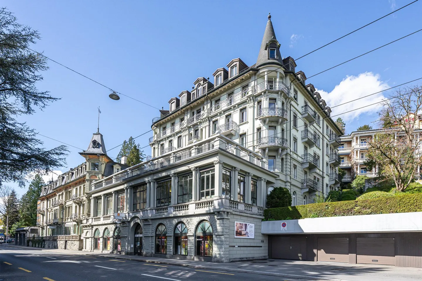 Charming old-style apartment with breathtaking lake and mountain views - Photo 1 of 13