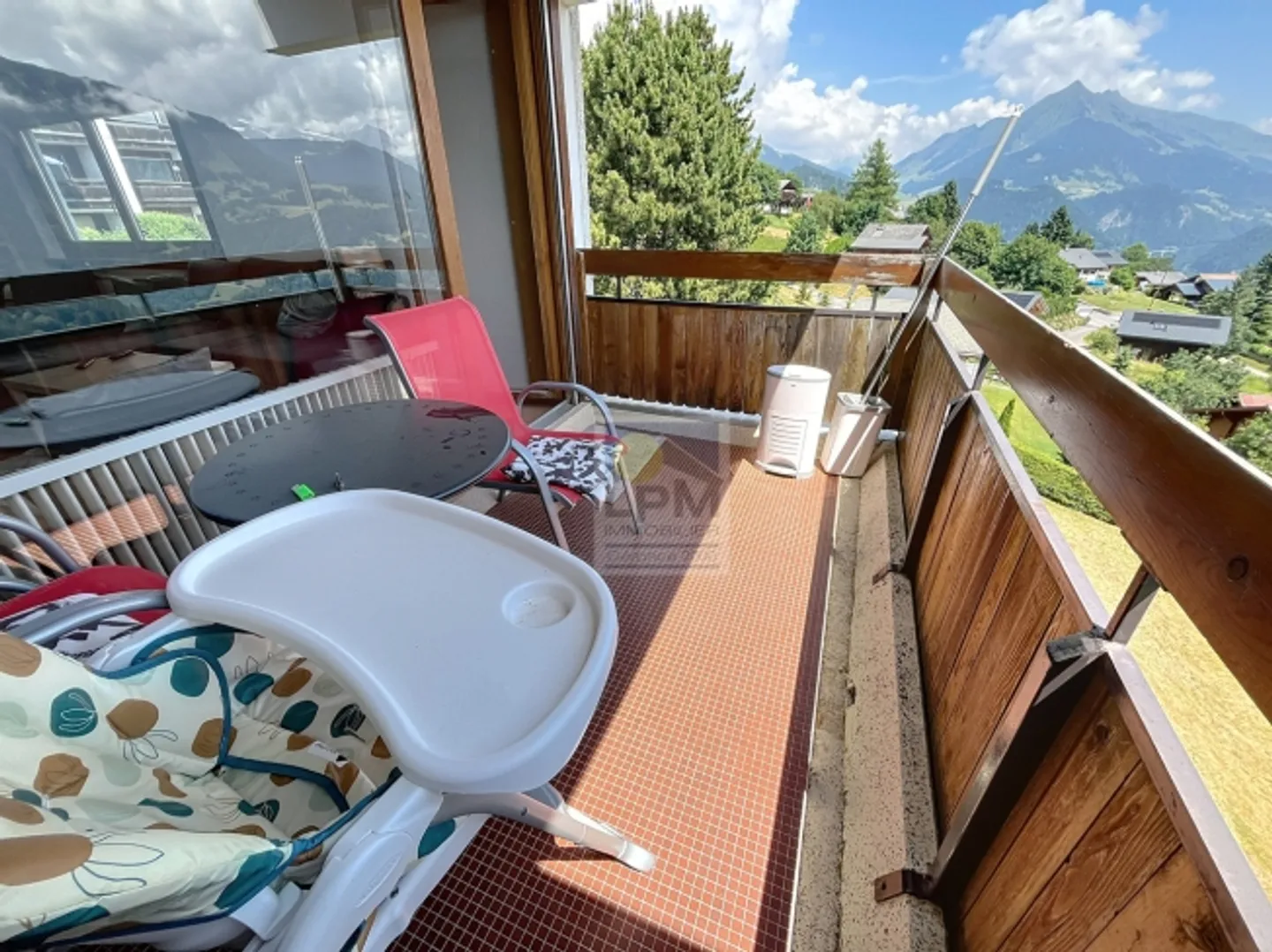 2,5-Zimmer-Wohnung im obersten Stock mit unverbautem Südblick - Foto 2 von 13