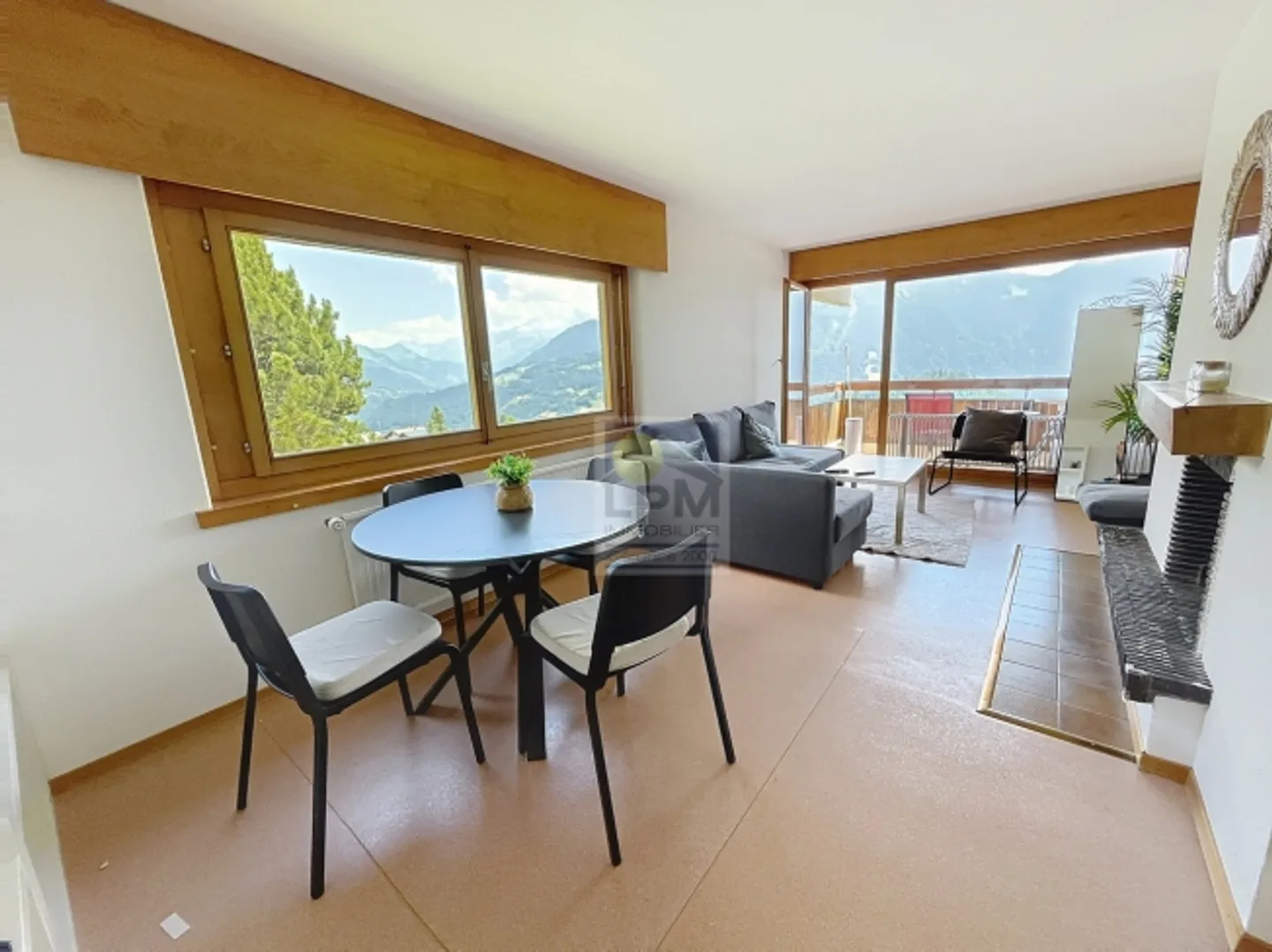 2,5-Zimmer-Wohnung im obersten Stock mit unverbautem Südblick - Foto 3 von 13