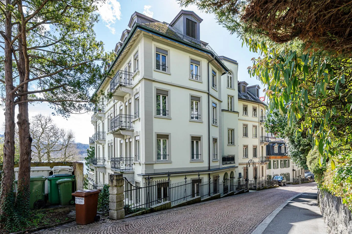 Charming old-style apartment with breathtaking lake and mountain views - Photo 13 of 13