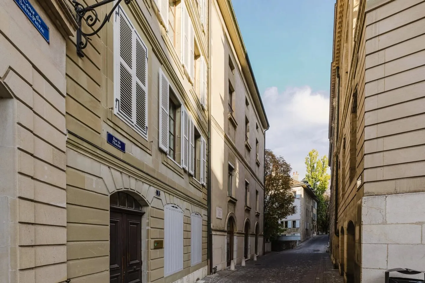 Appartement de 5 pièces avec vue sur le lac et la Cathédrale - Photo 12 sur 12