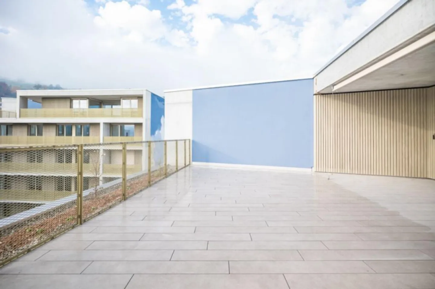 Grosse Terrasse in nachhaltigem Zuhause - Foto 7 von 7