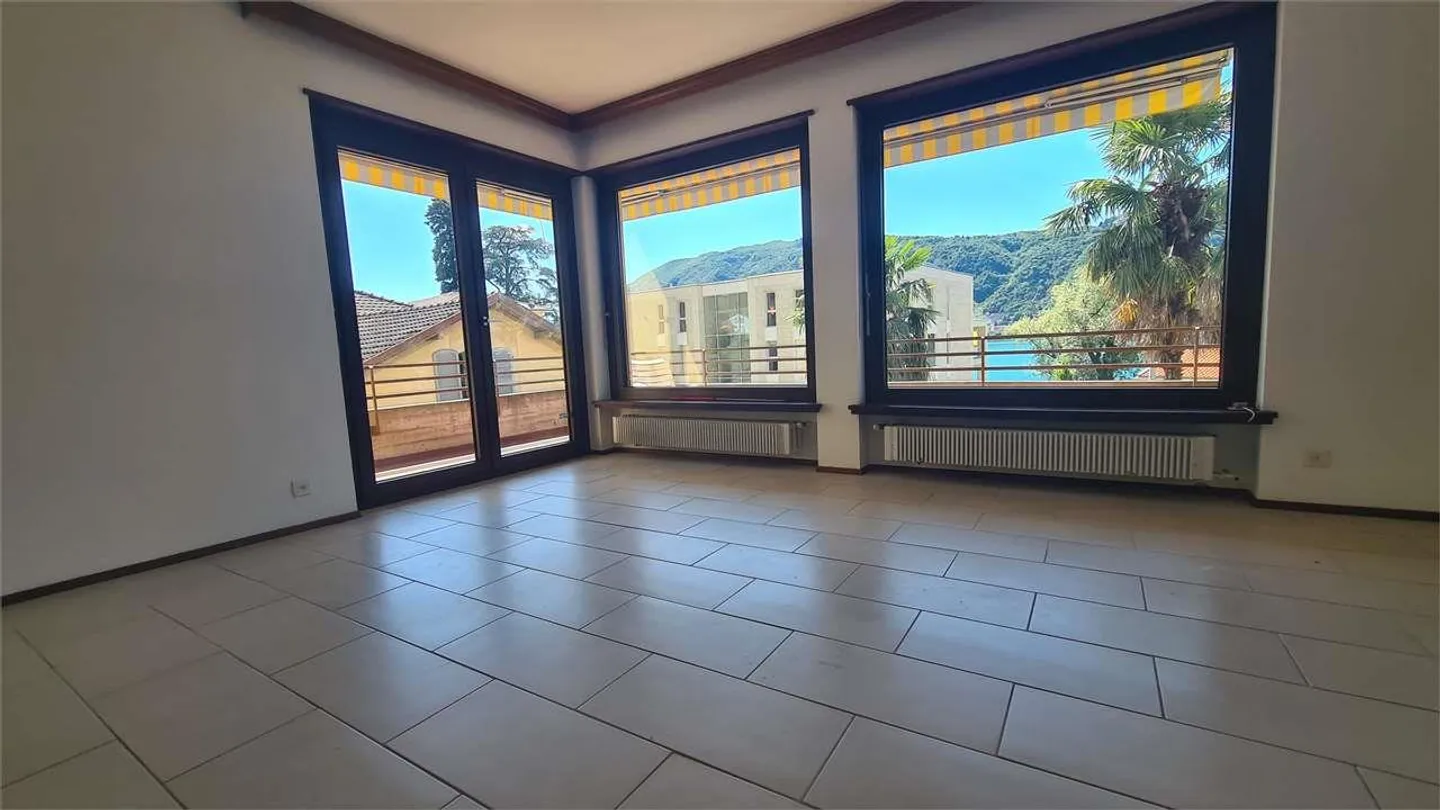 BISSONE: 4.5 LOC. LAKE VIEW RENOVATED - Photo 3 of 8