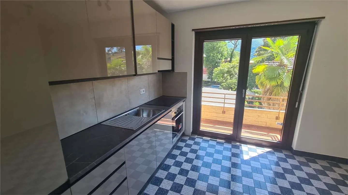 BISSONE: 4.5 LOC. LAKE VIEW RENOVATED - Photo 5 of 8