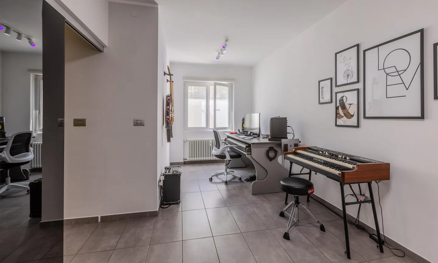 3.5 Rooms Completely Renovated with Garden in Ciona - Photo 5 of 9