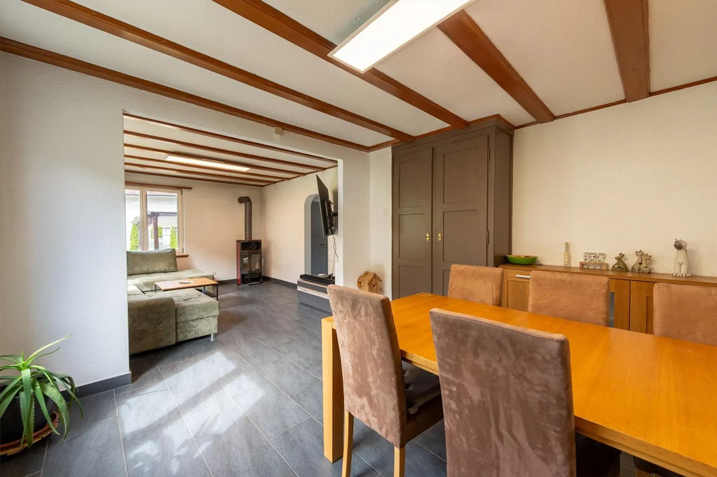Geräumiges Einfamilienhaus mit Garten - Foto 4 von 13