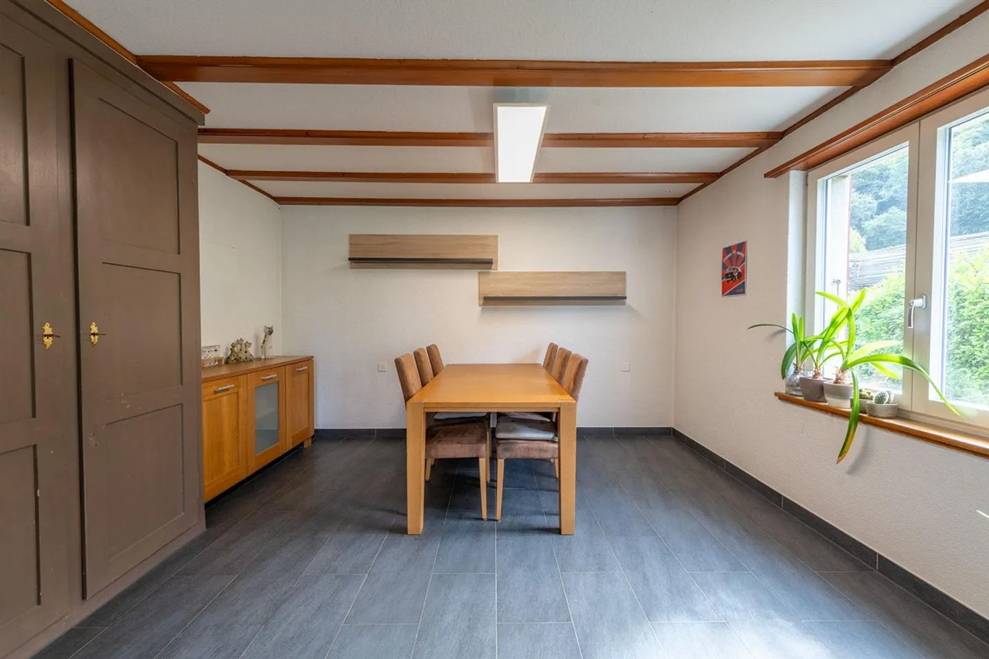 Geräumiges Einfamilienhaus mit Garten - Foto 3 von 13