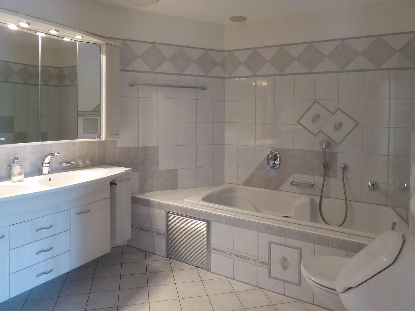 Vivere in modo esclusivo in un appartamento super attrezzato - Foto 4 di 14